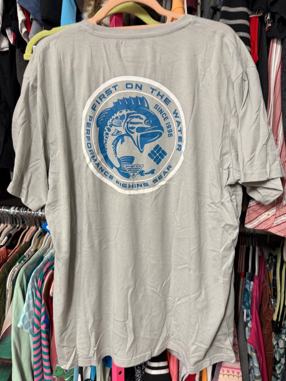 Columbia Omni-shade men’s size XL T-shirt light gray ocean blue Dorado fish $35